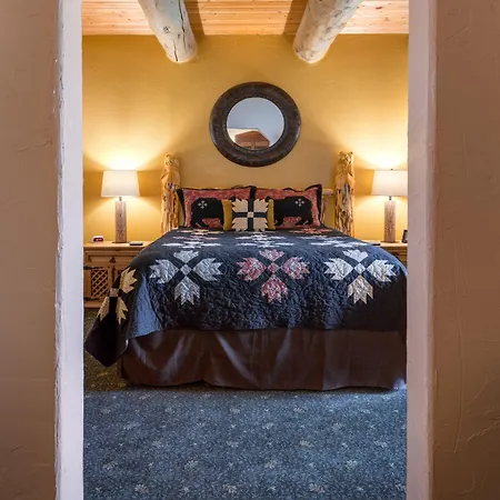 Mariposa Lodge Bed And Breakfast-3
